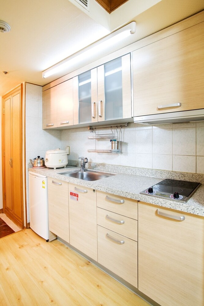 Standard Double Room (A13) : 20000 KRW Surcharge (per night) for Slope view photo 2