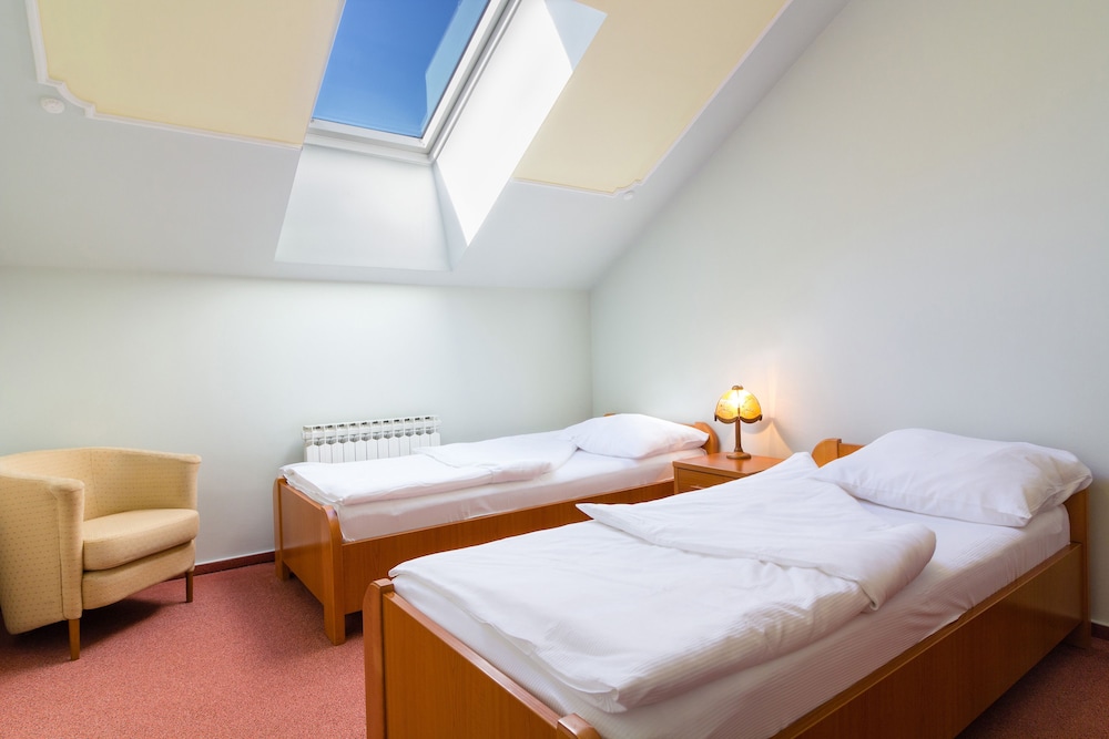Basic Double or Twin Room, Garden View photo 1