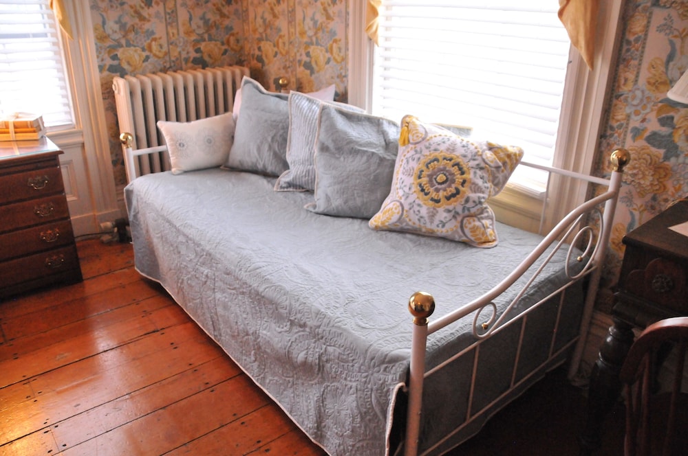 Classic Room, Multiple Beds (EMPIRE) photo 3