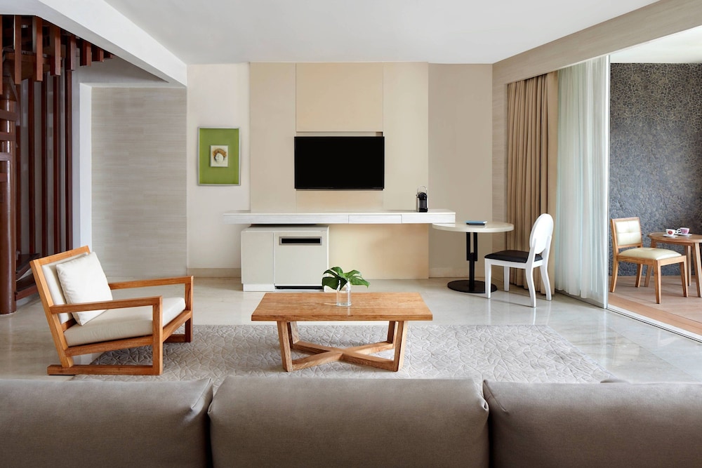 Autograph, Suite, 1 Bedroom, Pool View thumbnail 5