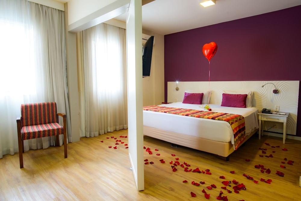 Luxury Suite, 1 King Bed, Non Smoking - Photo 2