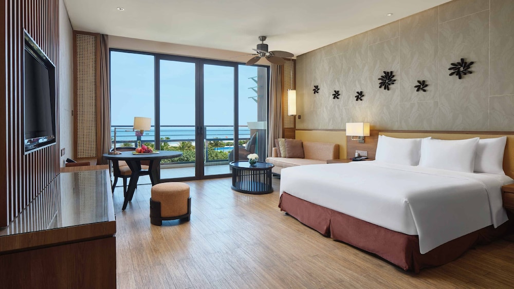 Premium Room, 1 King Bed, Smoking, Sea View