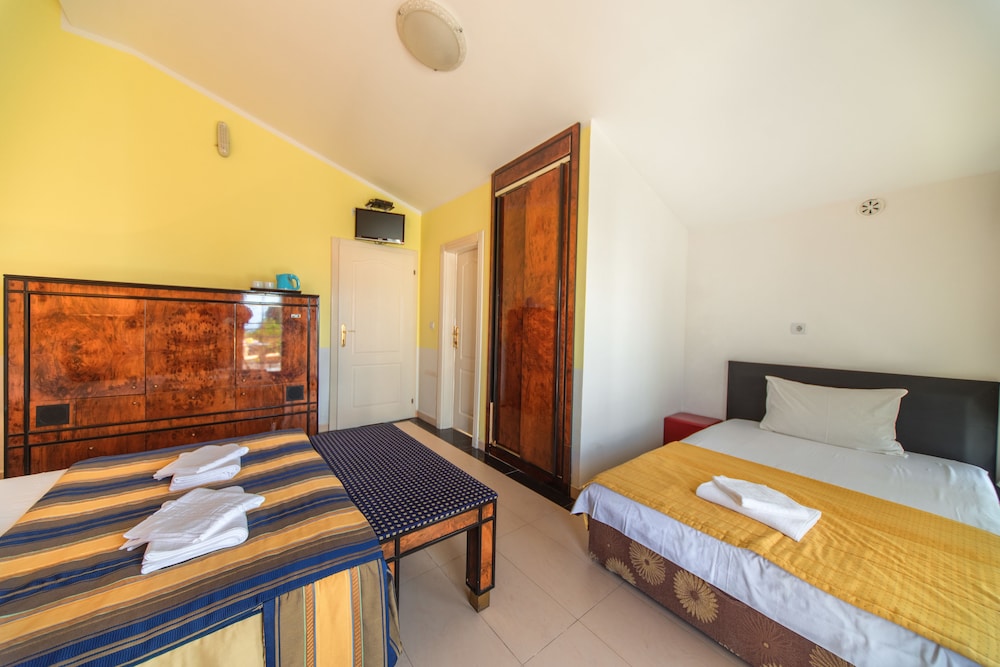 Standard Triple Room, Sea View photo 2