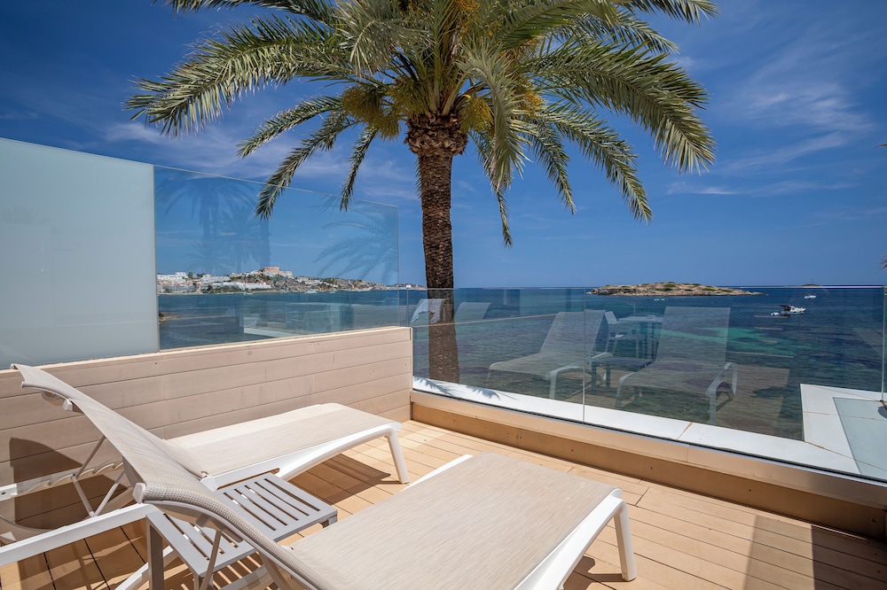 Deluxe Room, Jetted Tub, Sea View - Photo 13