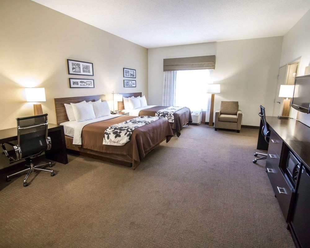 Standard Room, 2 Queen Beds, Non Smoking - Photo 3