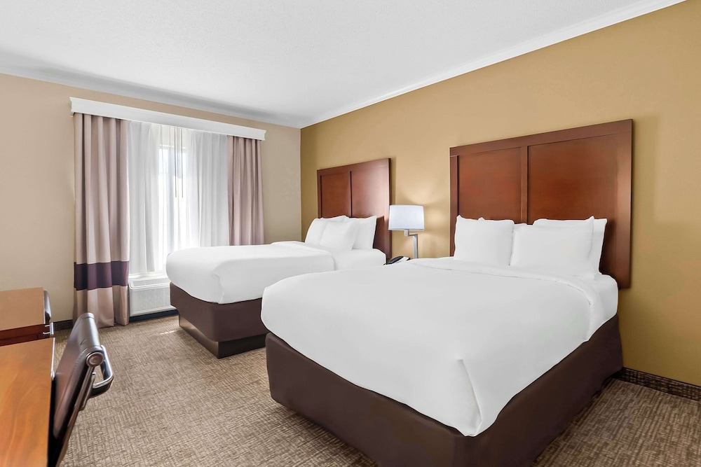 Suite, Multiple Beds, Accessible, Non Smoking photo 2