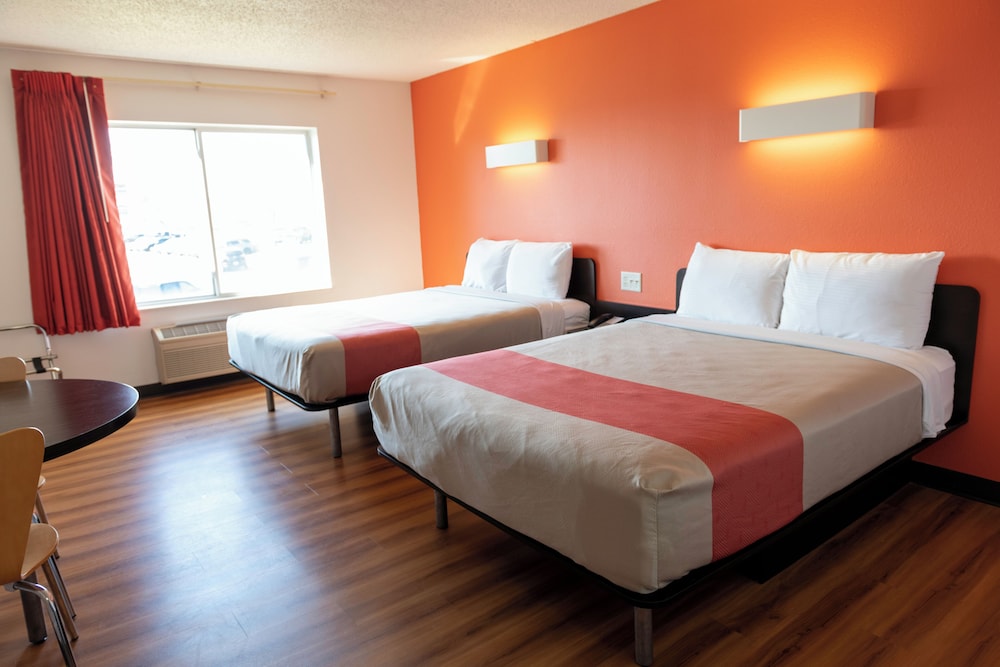 Standard Single Room, 2 Queen Beds, Non Smoking photo 1