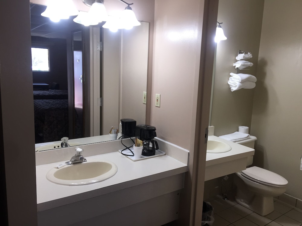 Room, 2 Double Beds - Photo 3