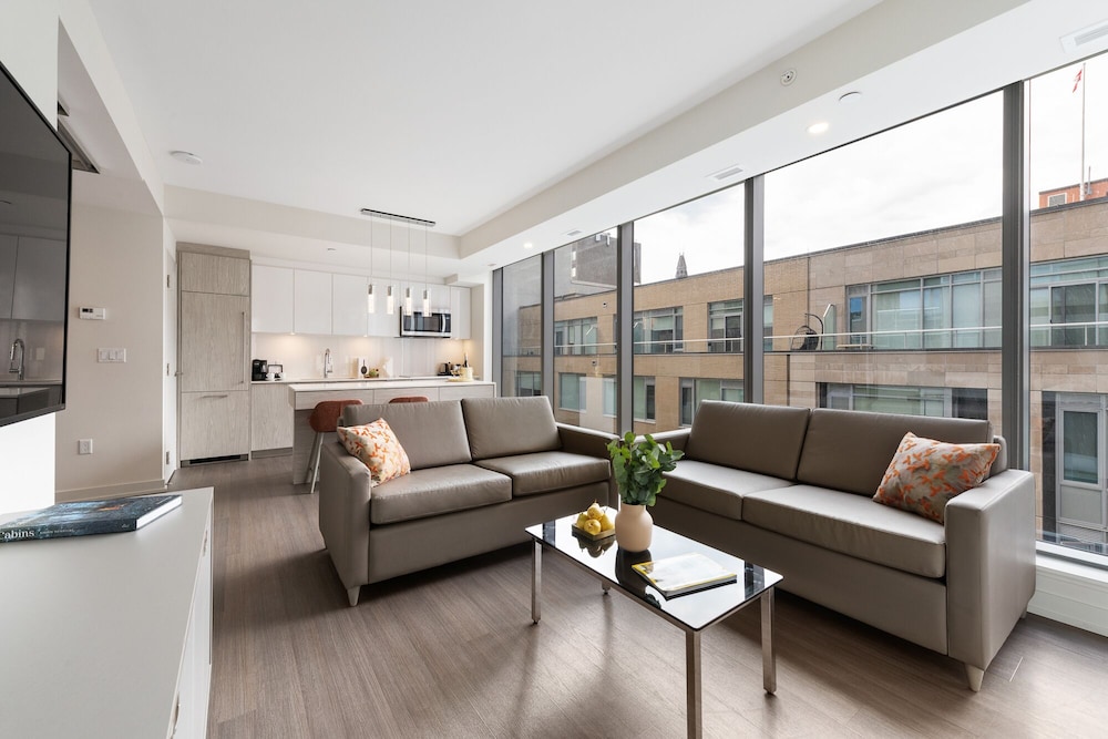 Signature Large Two Bedroom Balcony - Photo 3