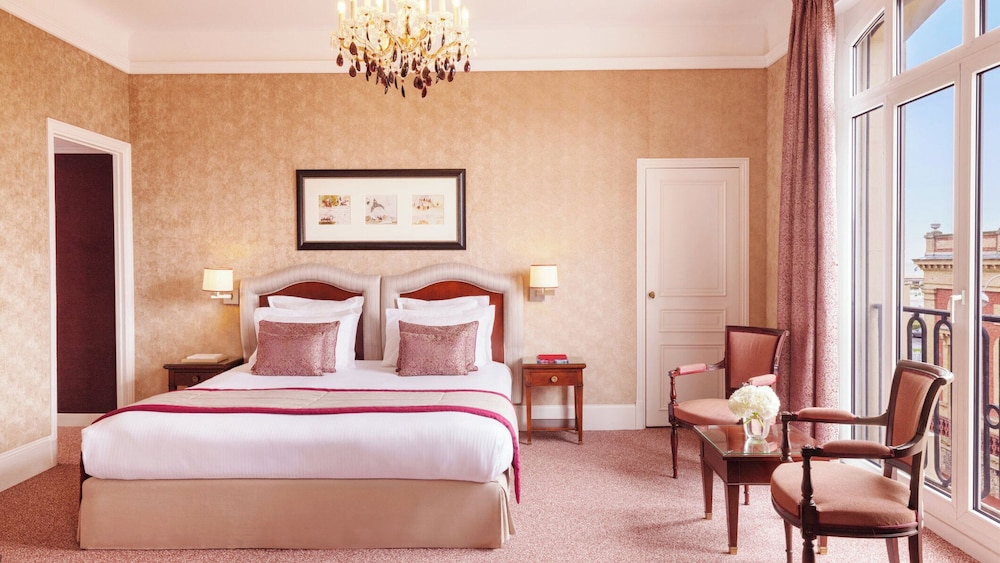 Suite, 1 King Bed, City View photo 1