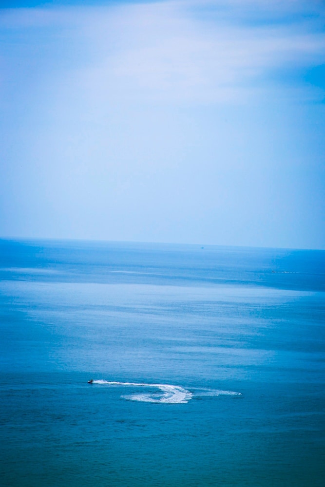Condo, 3 Bedrooms, Beachfront photo 2