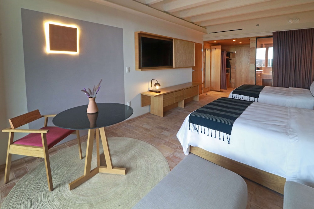 Room, 2 Queen Beds - Photo 2