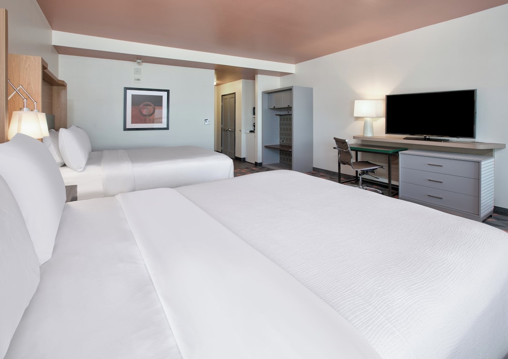 Standard Room, 2 Queen Beds, Microwave (Minifridge) - Photo 1