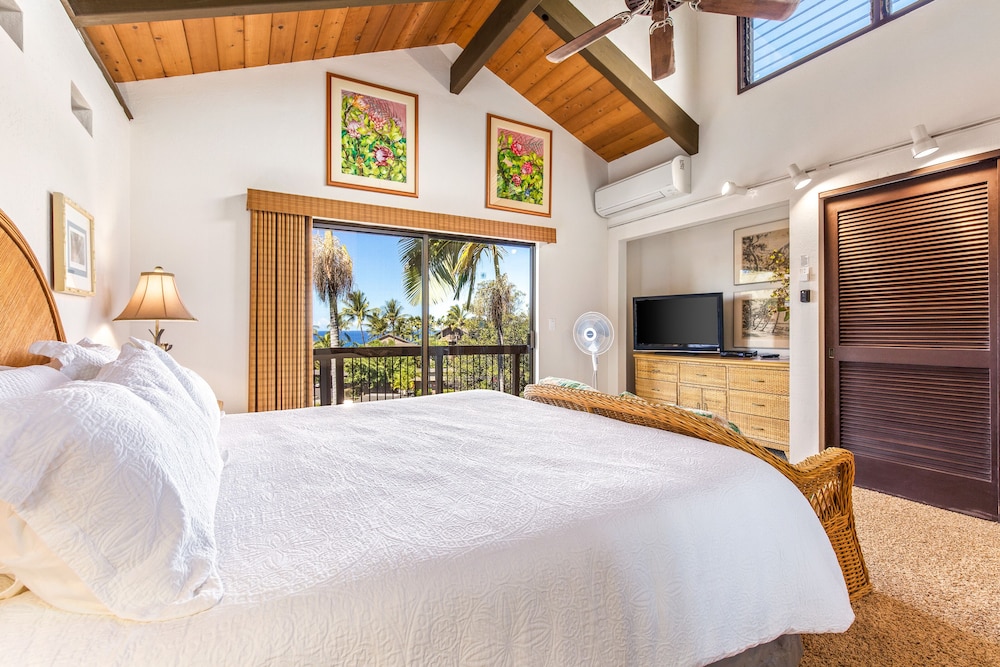 Room, Multiple Beds, Partial Ocean View photo 2