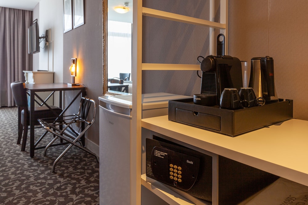 Business Room, 2 Twin Beds, Non Smoking - Photo 11