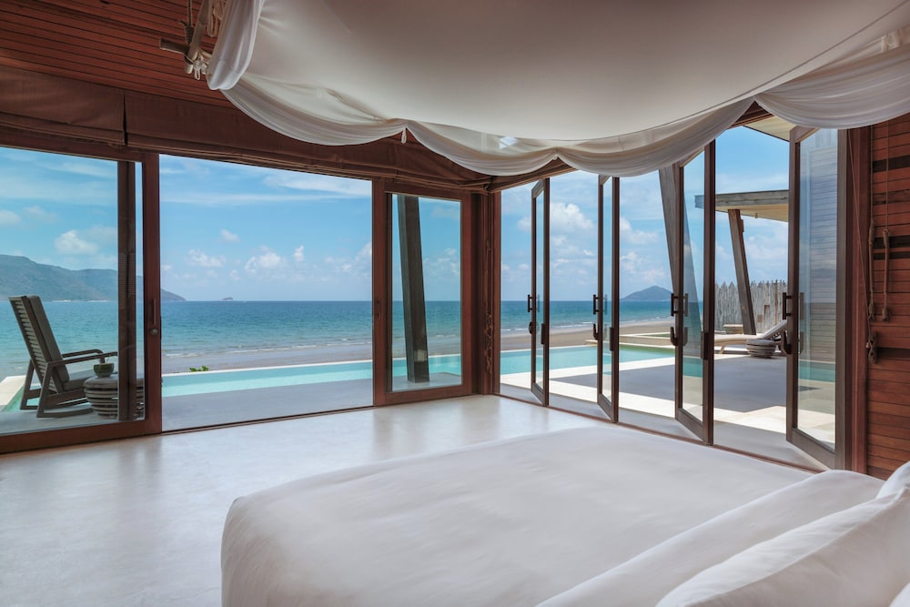 Beachfront 4-Bedroom Pool Villa - Photo 9