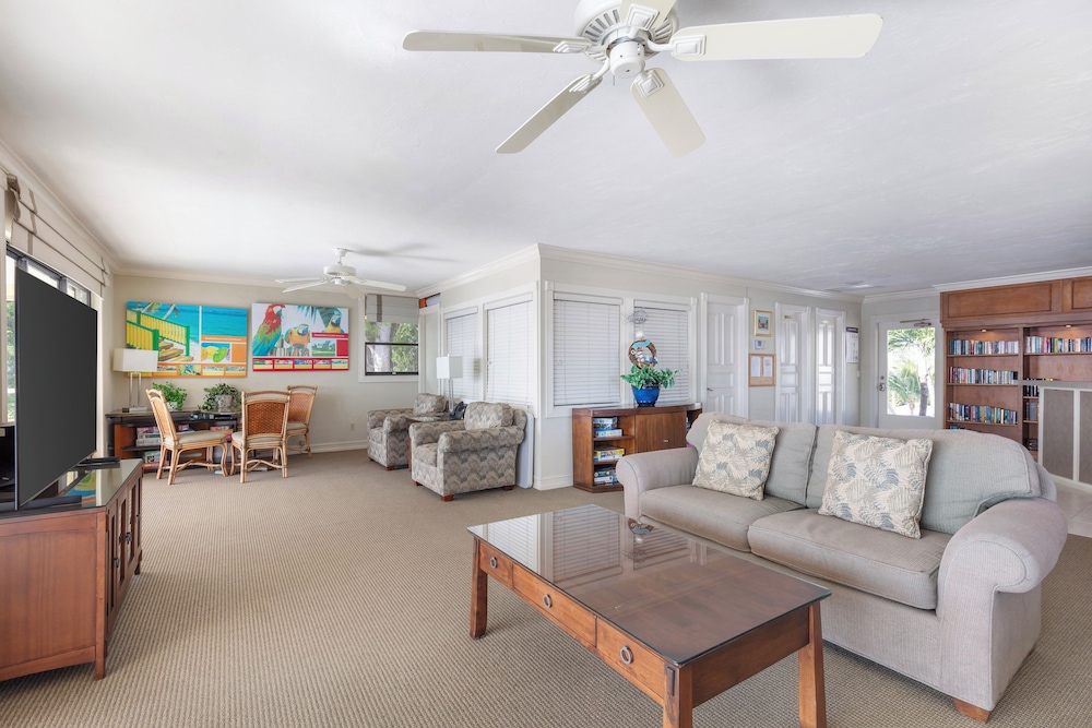 2 Bedroom King and 2 Twins Suite - Photo 7