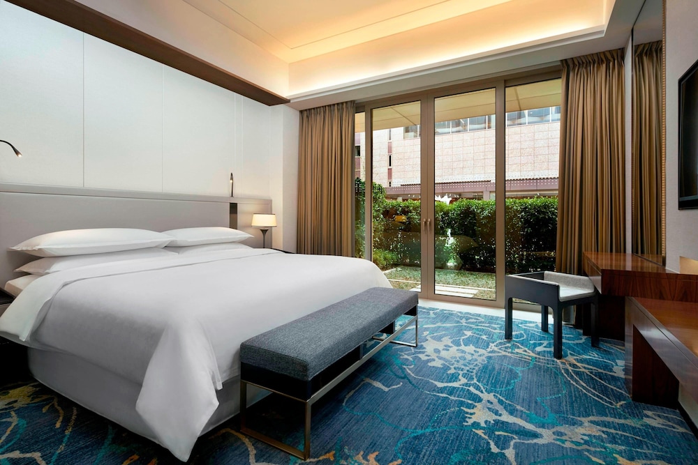Premier Room, 1 King Bed (Premium Garden Room) photo 1