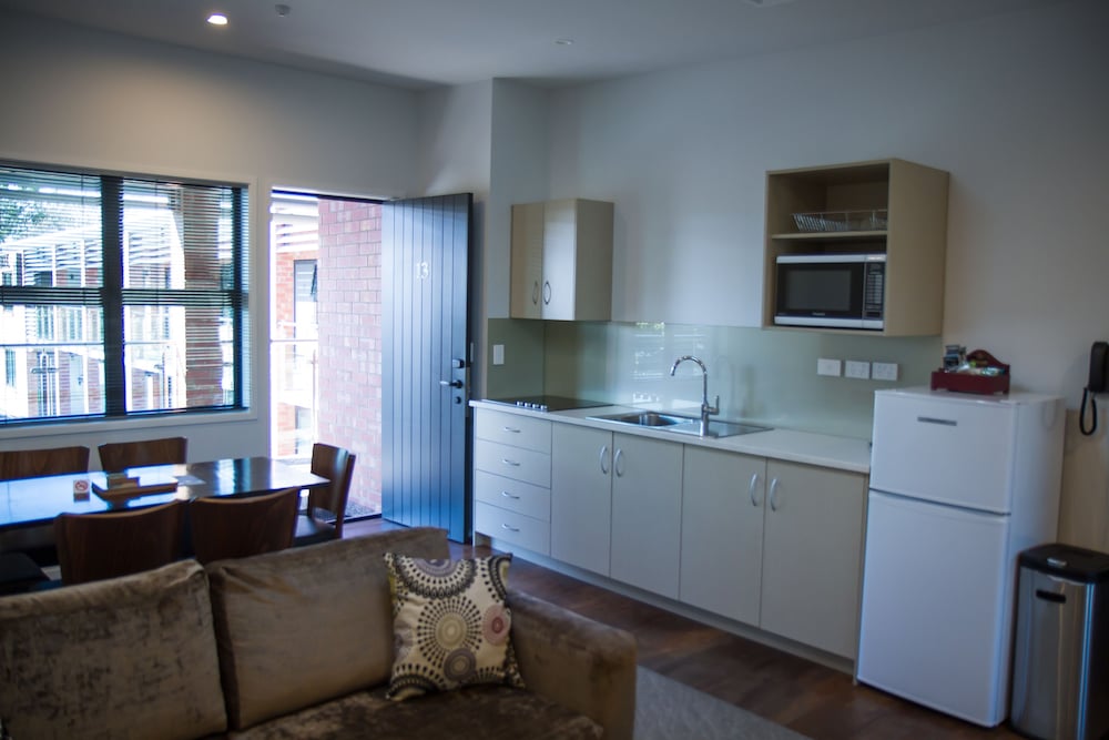 Standard Suite, 1 Bedroom, Non Smoking, Kitchenette (with Spa Bath) photo 2