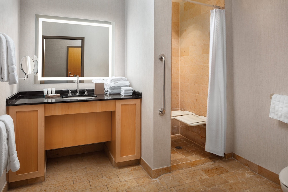 Deluxe Room, 2 Queen Beds - Photo 4