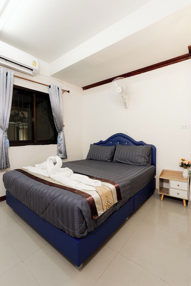 Standard Room, 1 Queen Bed (Room 3)