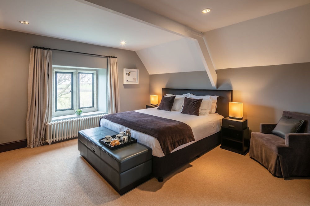Double Room, 1 King Bed (Ravens)