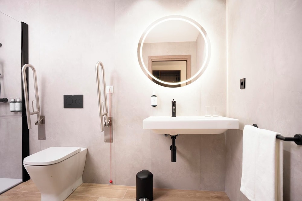 Double Room, Mobility Accessible photo 3