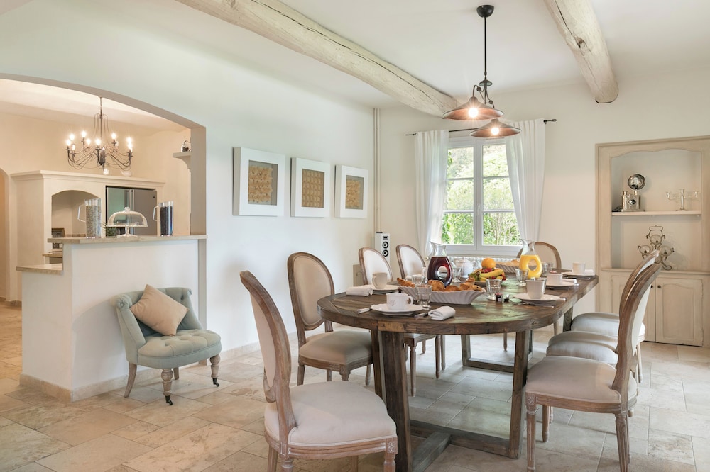 Villa photo 3