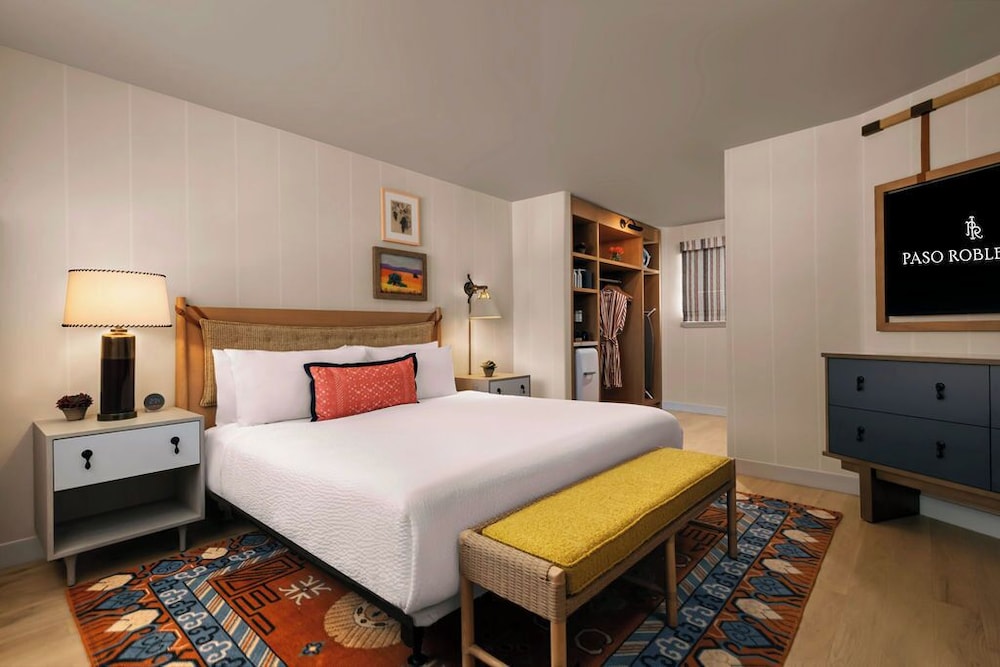 Deluxe Room, 1 King Bed (Garden King, ADA) photo 1
