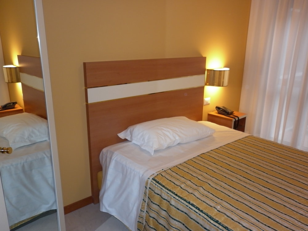 Single Room photo 2