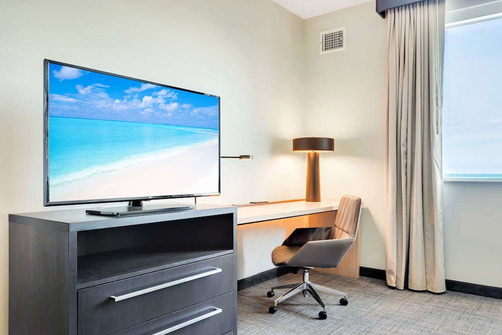 Suite, 1 Bedroom, City View - Photo 1