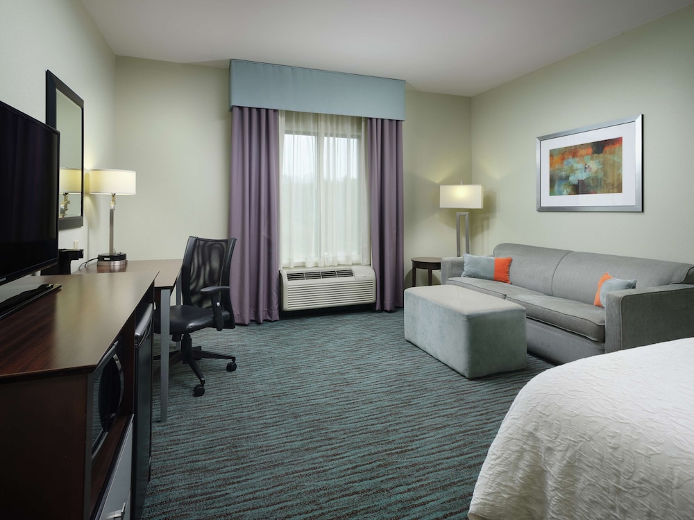 Deluxe Room, 1 King Bed with Sofa bed photo 3