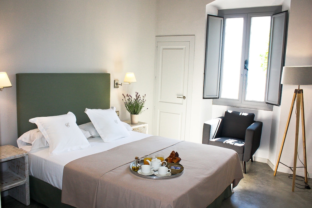 Suite, City View