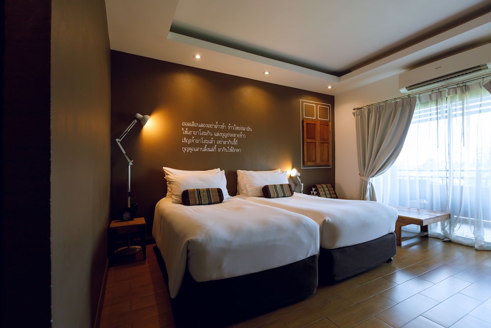 Deluxe Twin Room, Lake View photo 3