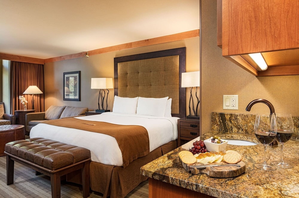Suite, 1 King Bed (Premium King Junior Suite) - Photo 1