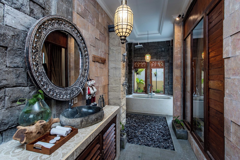 One Bedroom Deluxe with Plunge Pool - Photo 4