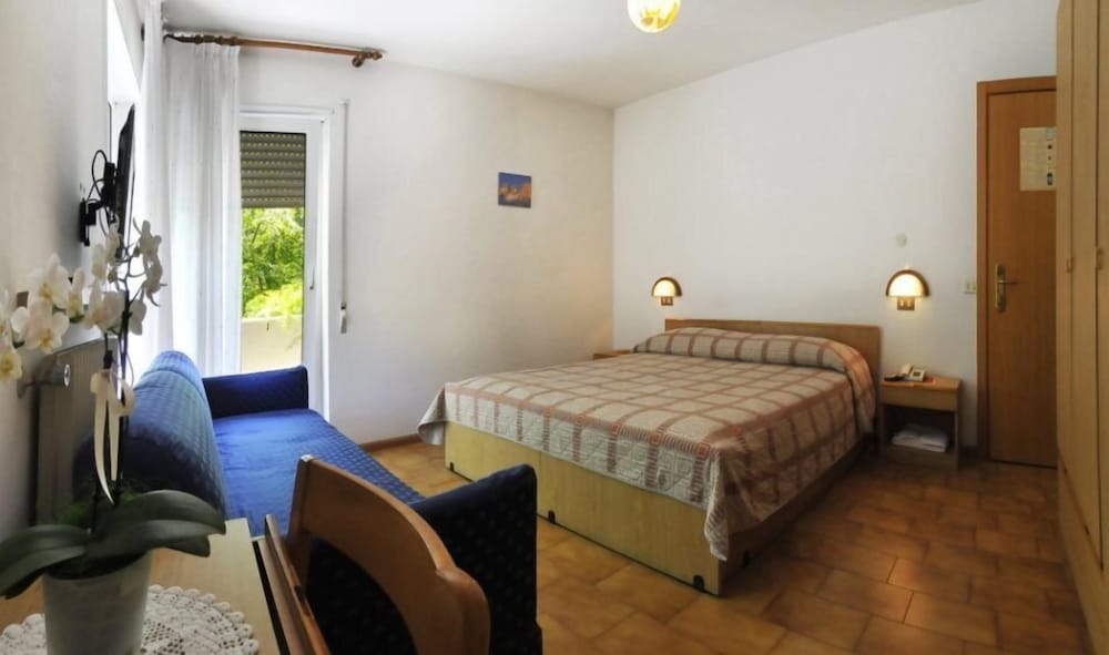 Classic Double Or Twin Room photo 2