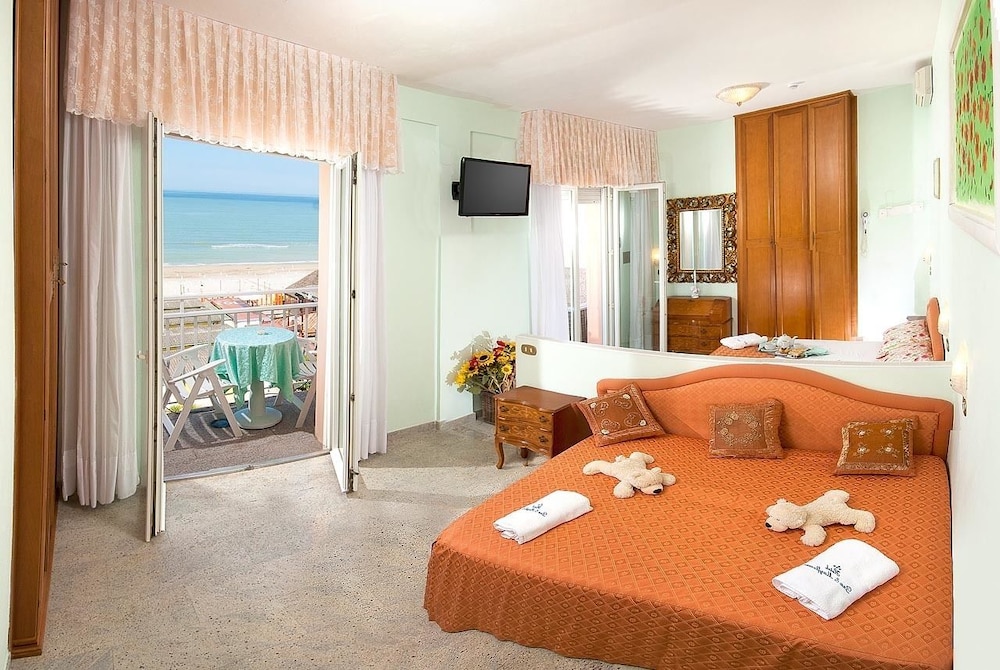 Family Room, Sea View