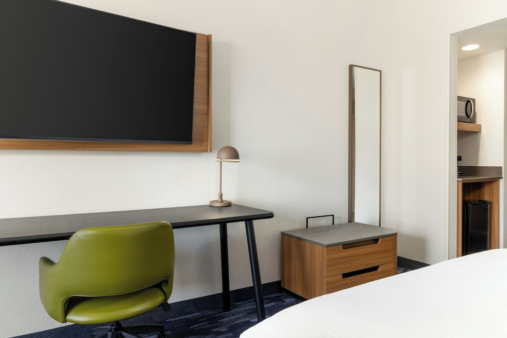 Studio, 2 Queen Beds (Mobility/Hearing Accessible, Tub) - Photo 3