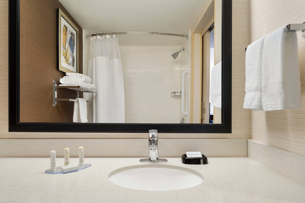 Room, 2 Queen Beds - Photo 4