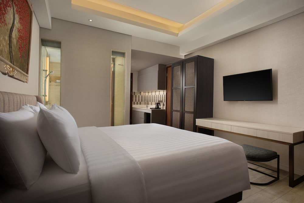 Superior Room, 1 King Bed (Free 1 Cup of Starbucks Upon Arrival)