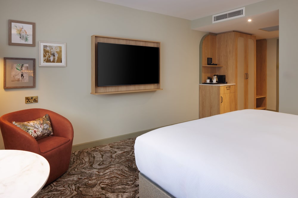 Superior Room, 1 King Bed - Photo 9