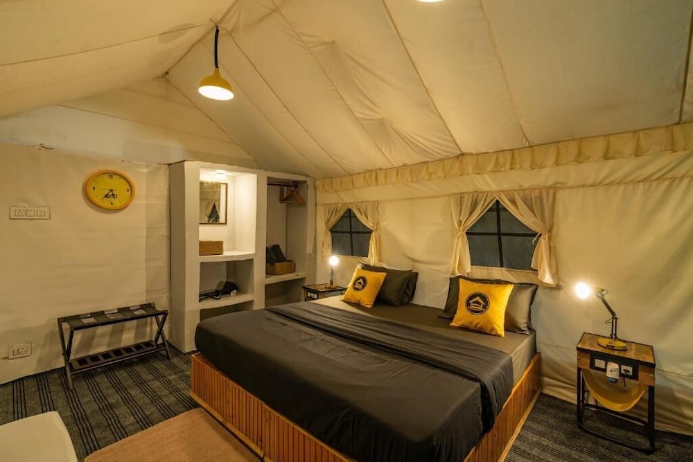 Standard Swiss Tent photo 1