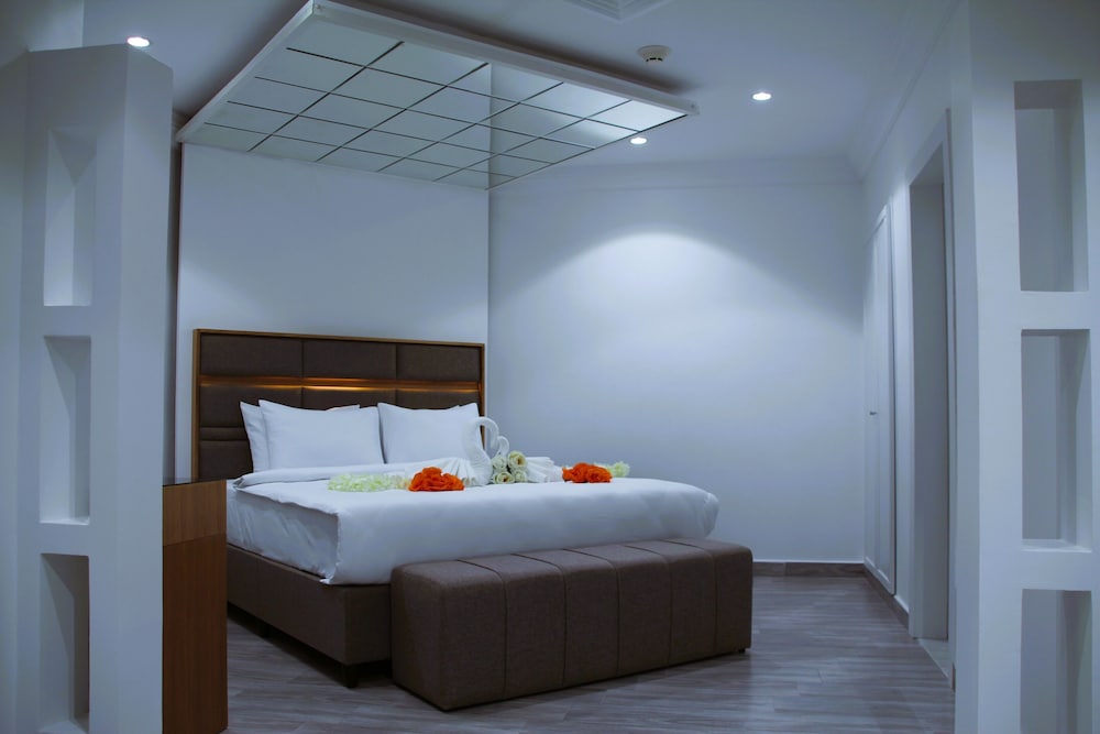 Deluxe Suite - Photo 3