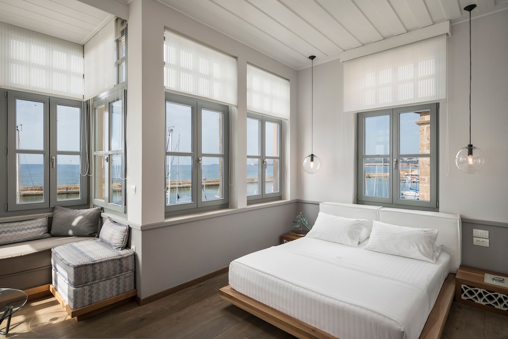 Junior Suite, 1 Queen Bed, Sea View, Sea Facing