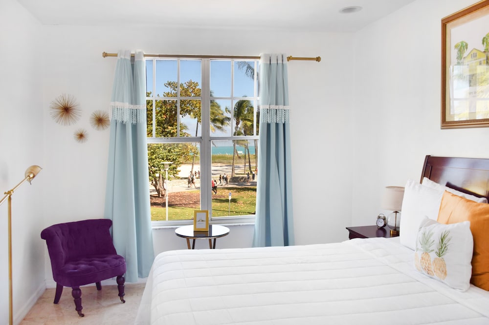 Signature Room, 1 King Bed, Ocean View - Photo 7