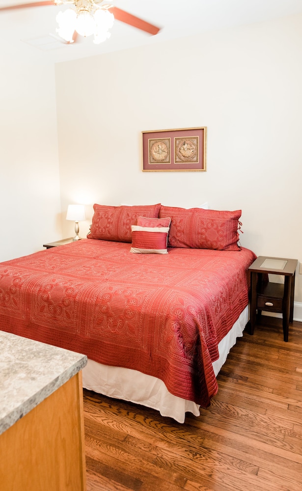 Deluxe Suite, Kitchen, Lake View photo 1