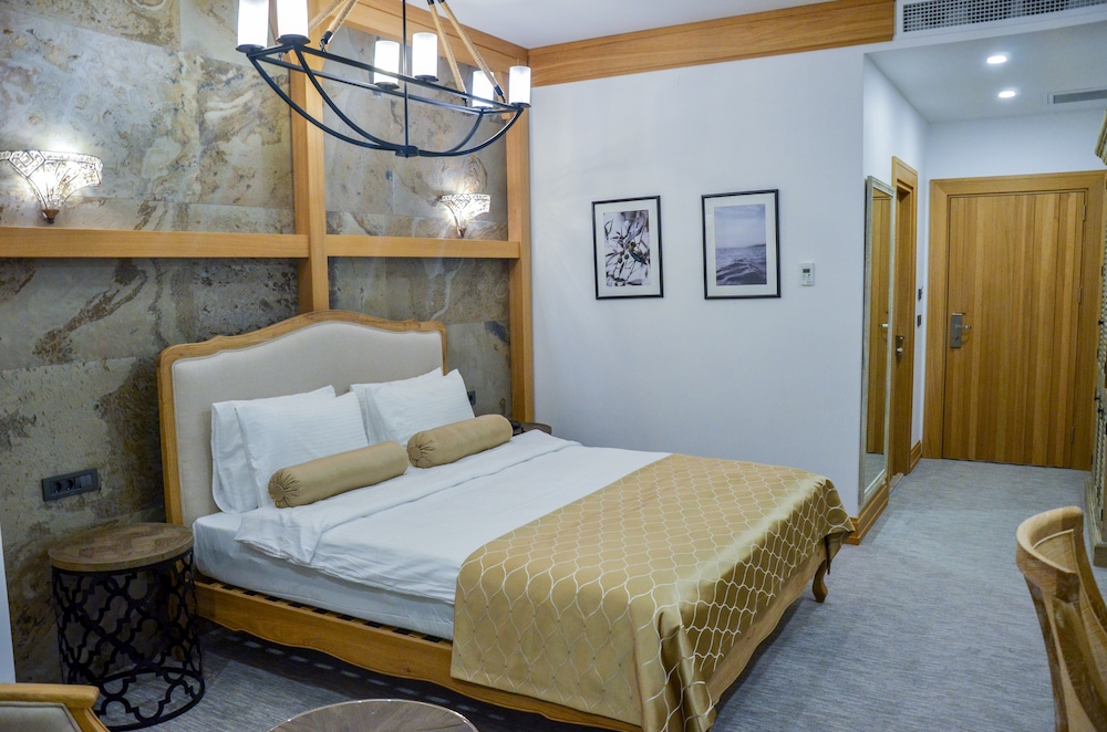 Standard Double Room, 1 King Bed - Photo 4