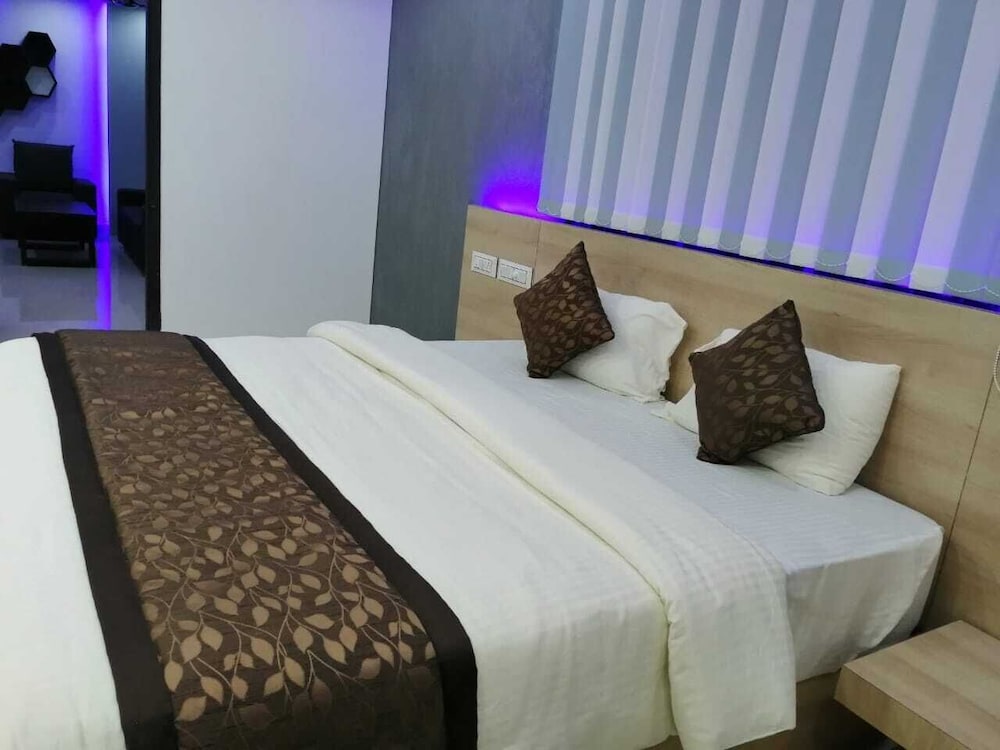 Luxury Suite, 1 Bedroom, Non Smoking, Private Bathroom photo 2