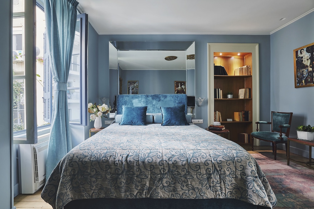 Romantic Studio Suite, Garden View photo 3